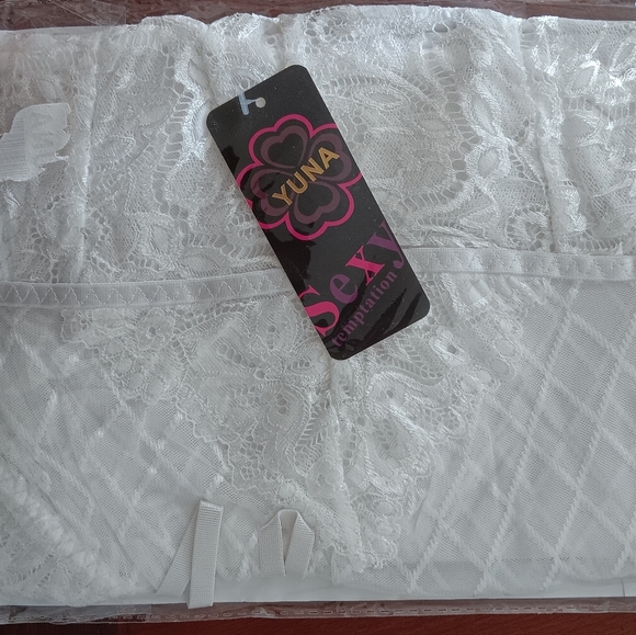 Lingerie - Picture 2 of 2